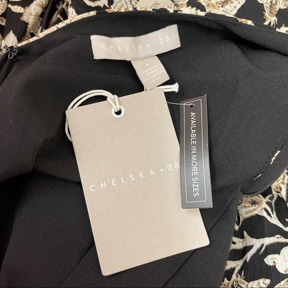 CHELSEA28 Floral Surplice Sleeveless Dress‎ - Picture 3 of 8